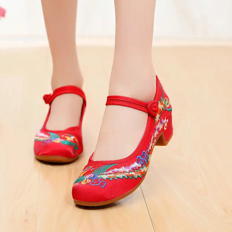 Women’s Embroidered Traditional Shoes - Vintage Chinese Hanfu Qipao Beijing Style Ethnic Dance Footwear