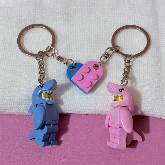 2Pcs Cartoon Shark Couple Keychains - Pink & Blue Heart-Shaped Building Block Keyrings for Friends Gifts