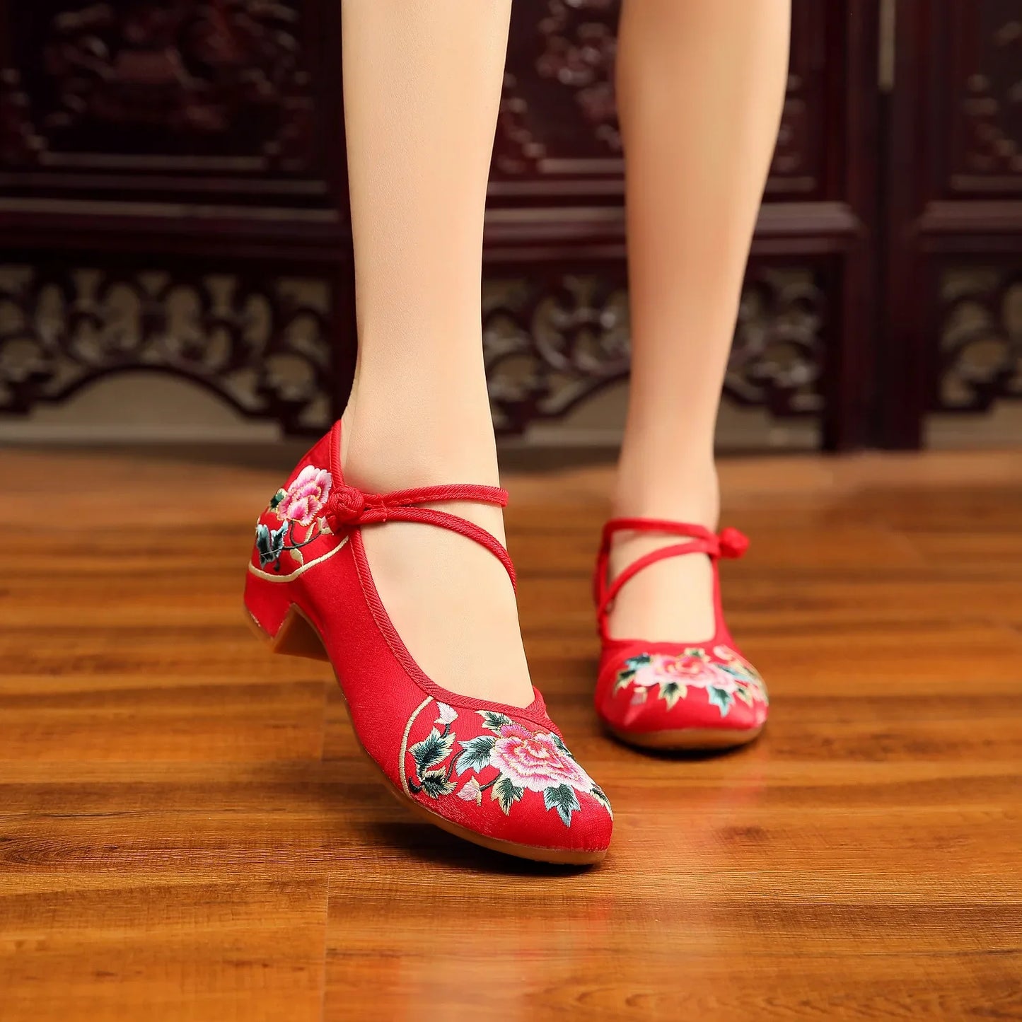 Women’s Embroidered Traditional Shoes - Vintage Chinese Hanfu Qipao Beijing Style Ethnic Dance Footwear