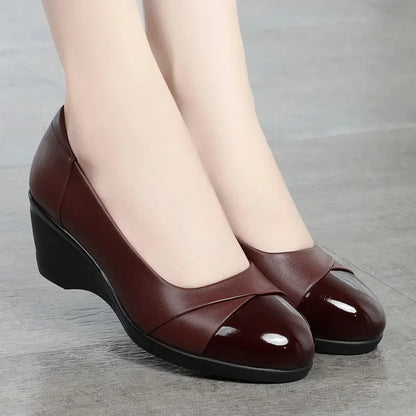 Women’s Lightweight Wedge Heel Shoes – Spring & Autumn Casual Black Leather Pumps for Home & Outdoor Comfort