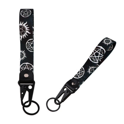 Anime Eagle Beak Keychain – Cool Short Lanyard for Phone, Badge Holder & USB Pendant