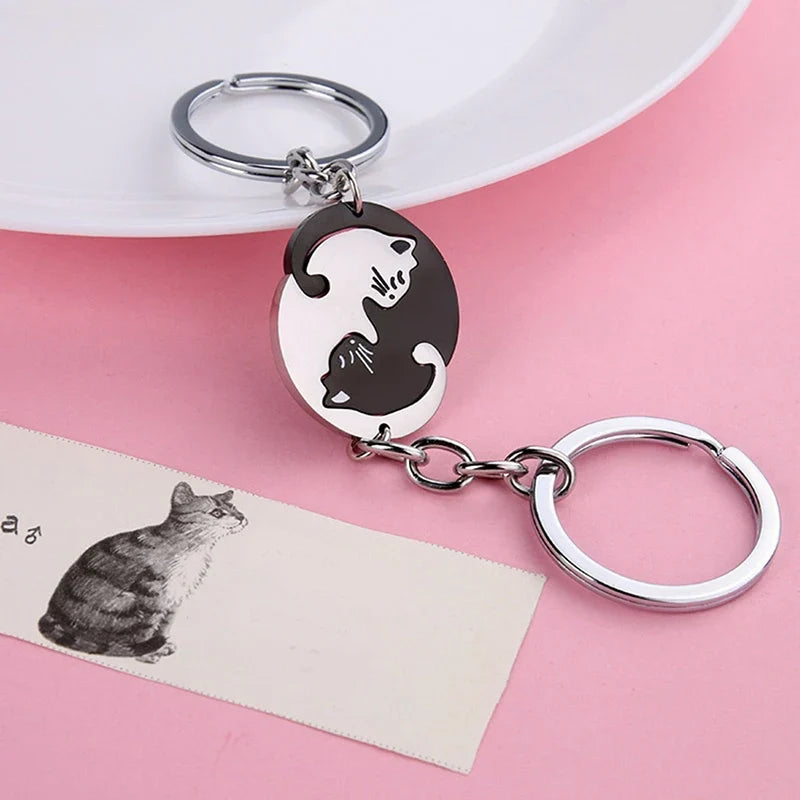 Cute Hug Cat Keychain - Heart Patchwork Round Keyring for Couples, Bags, Cars and Gifts