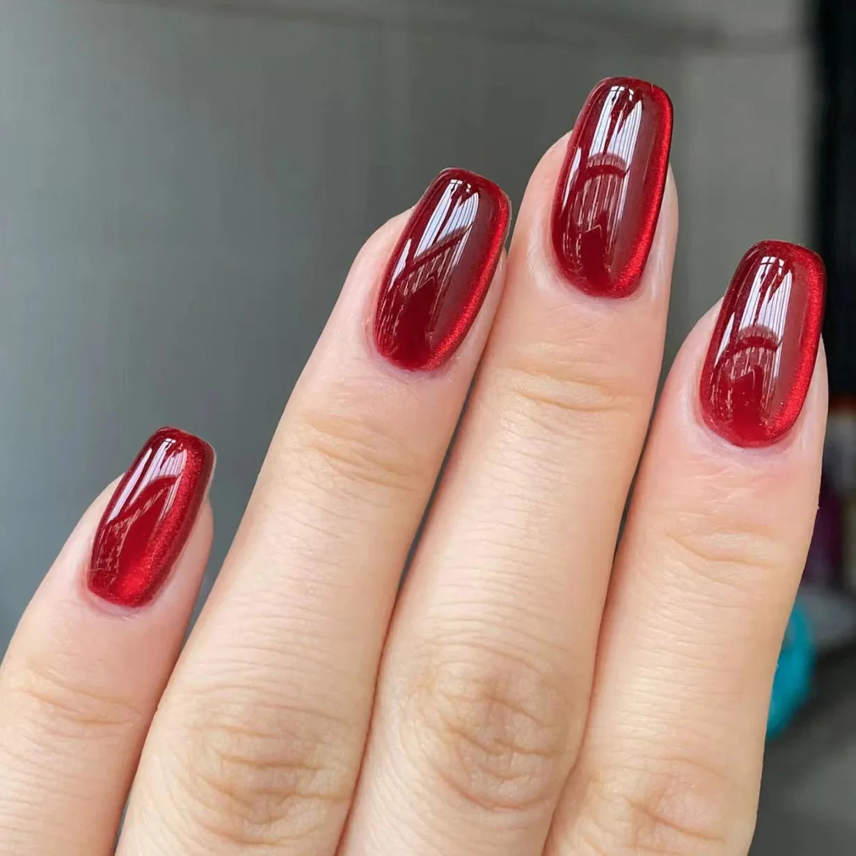 24PCS Glossy Red Cat Eye Press-On Nails Almond Full Cover Reusable Fake Nail Set