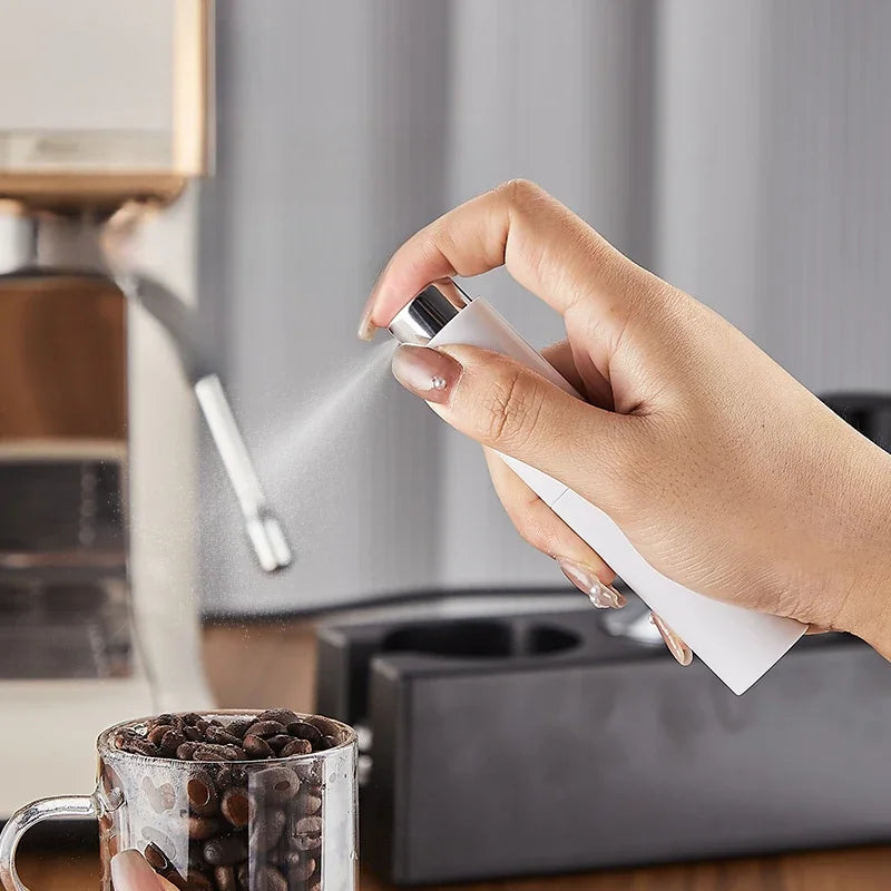 Portable Coffee Beans Dosing Cup Trays: Spray Humidifier Powder for Espresso Grinder - Anti-Fly & Anti-Static Espresso Accessories