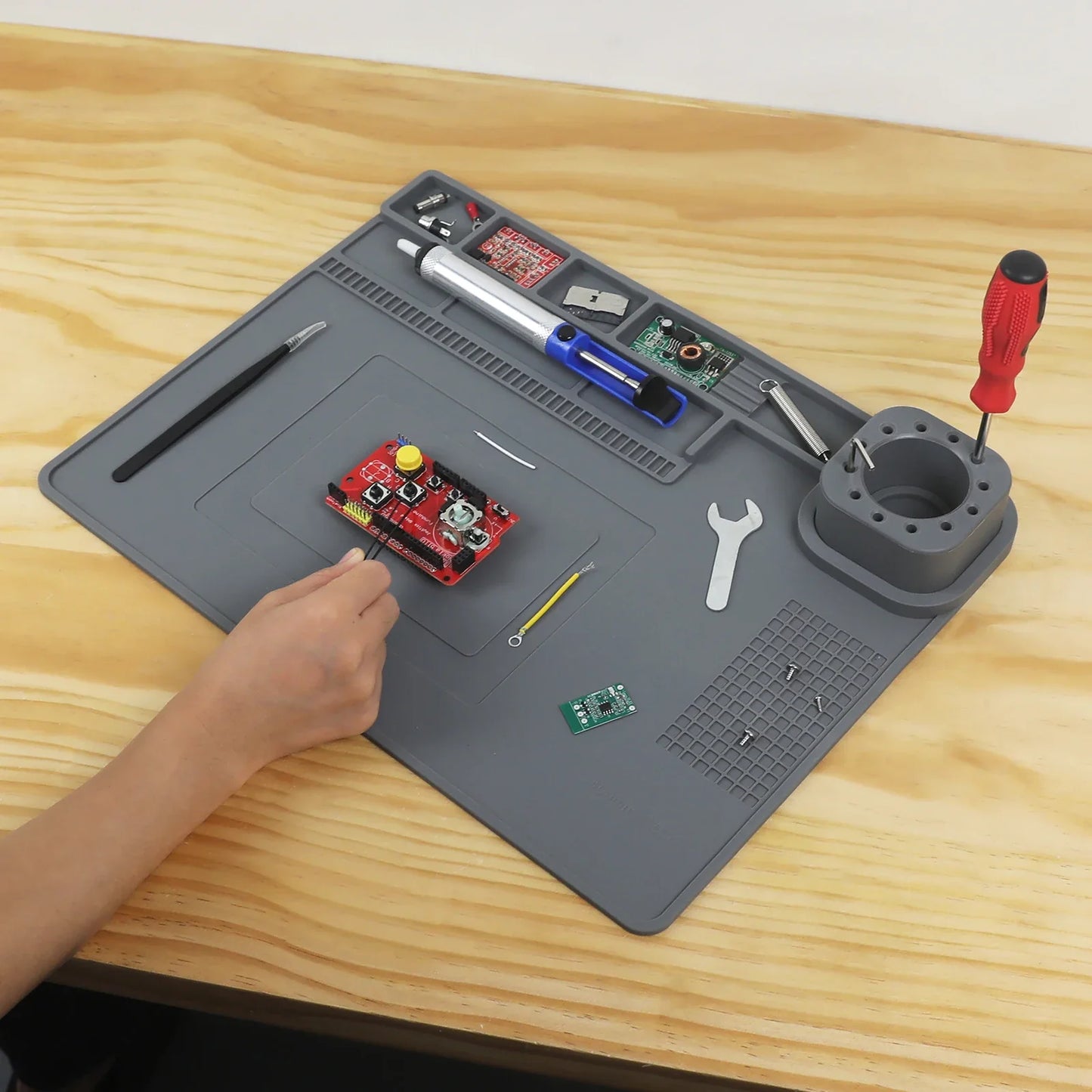 Toolour High-Temperature Silicone Welding Pad – Non-Slip Durable Mat up to 500℃, Multi-Size for Welding Work