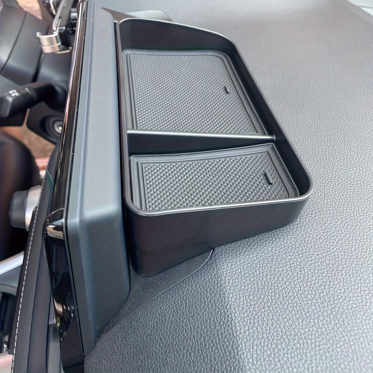 Vehicle Dashboard Organizer Storage Tray - Durable Plastic Car Console Pocket for Coins, Keys, and Phone - Universal Fit with Non-Slip Rubber Mats
